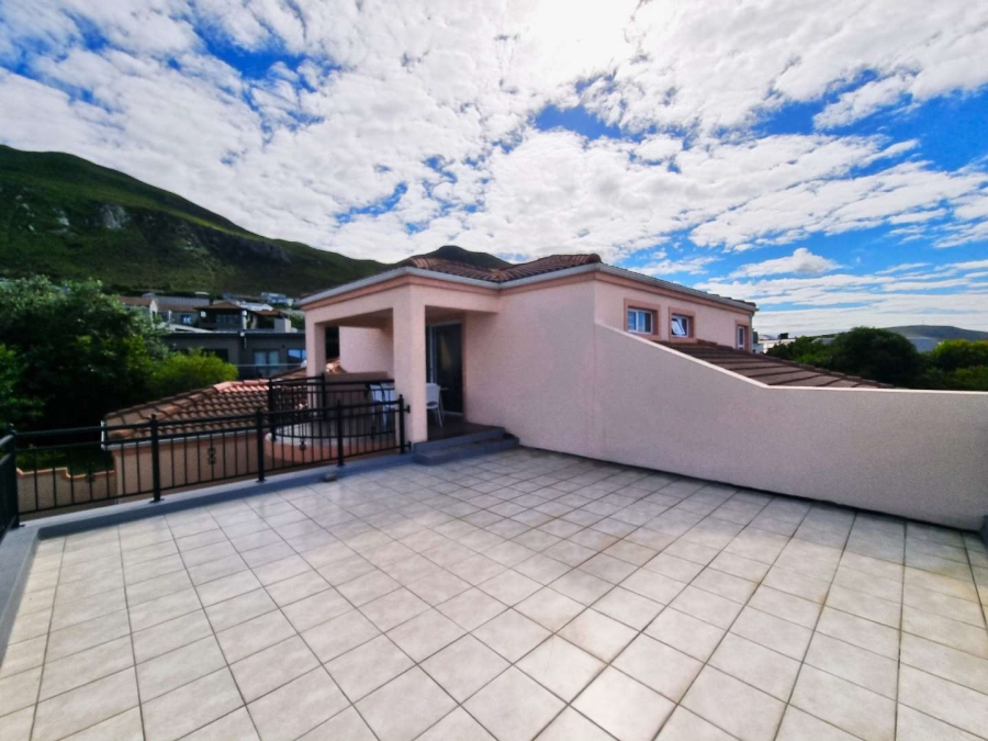 5 Bedroom Property for Sale in Chanteclair Western Cape